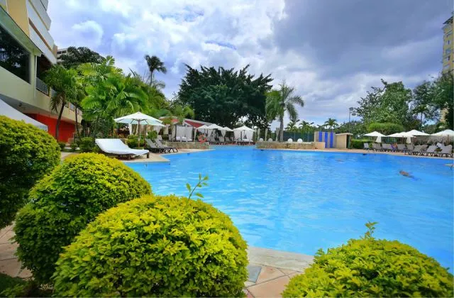 Dominican Fiesta Hotel Casino piscina